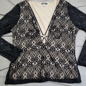 Venus plunge neck black lace shirt xl